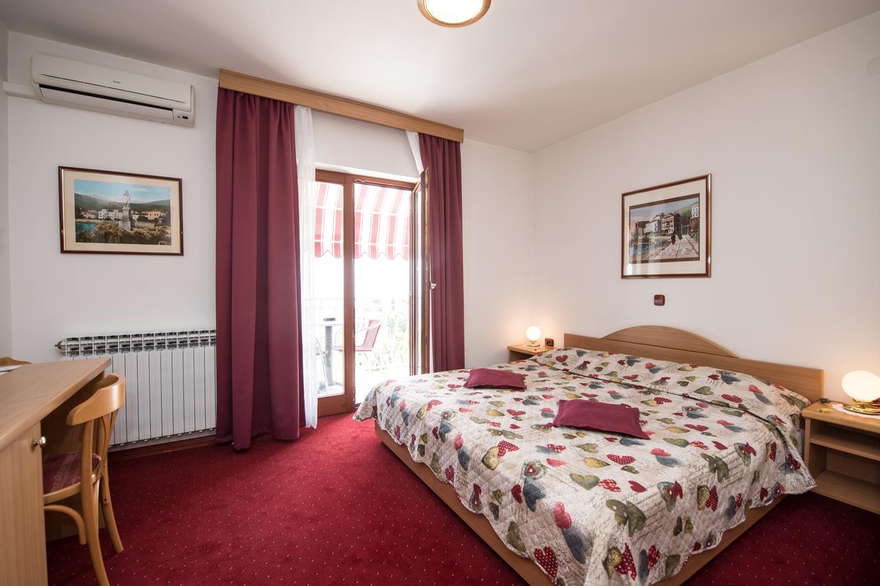 Bed & Breakfast Villa Klara Icici Exterior photo